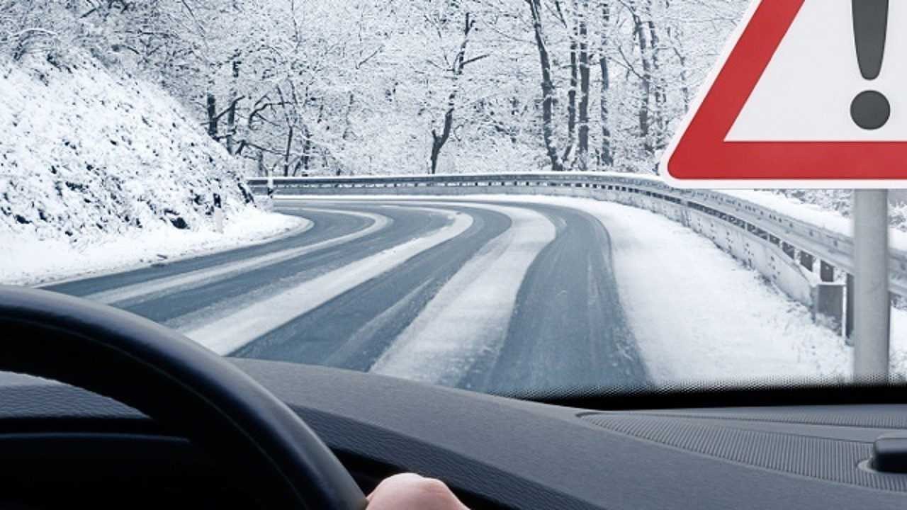 10 Простых лайфхаков для безопасного вождения в сложных погодных условиях